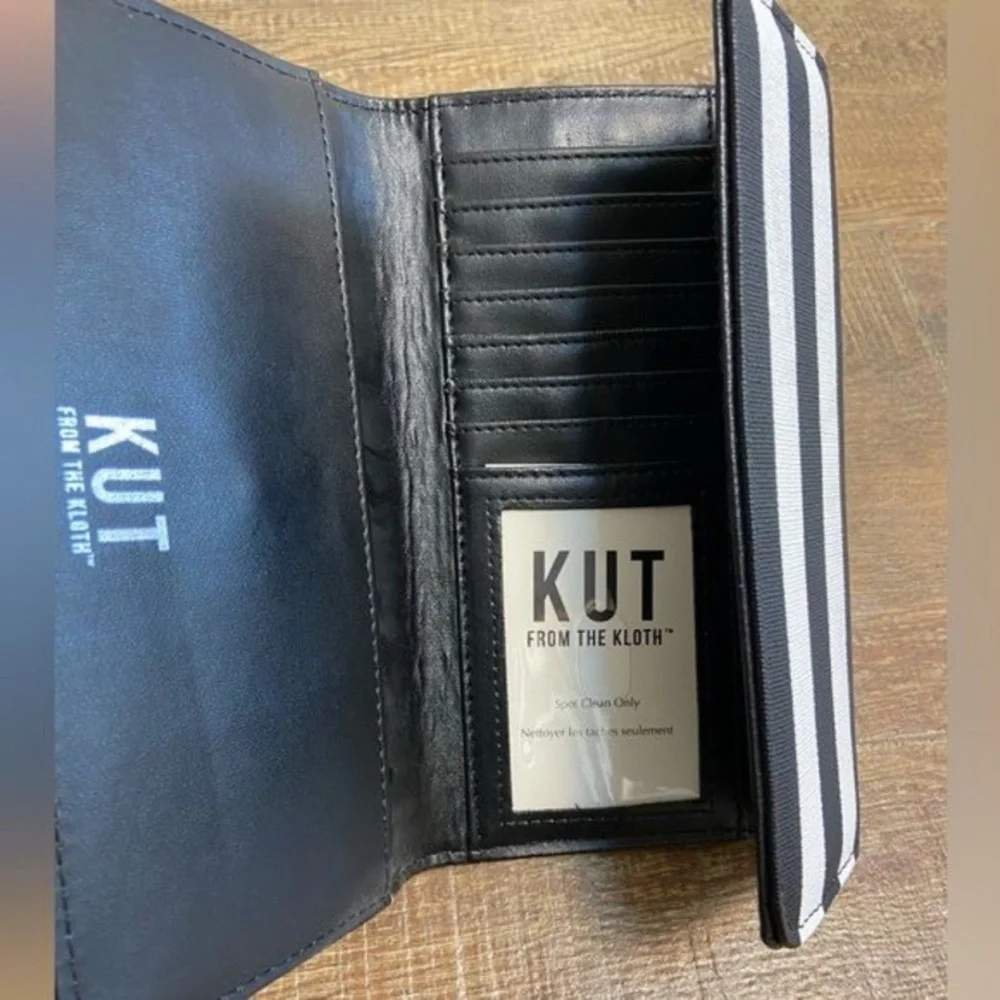 Kut from the kloth Striped Women's Wallet NWT - Picture 3 of 4